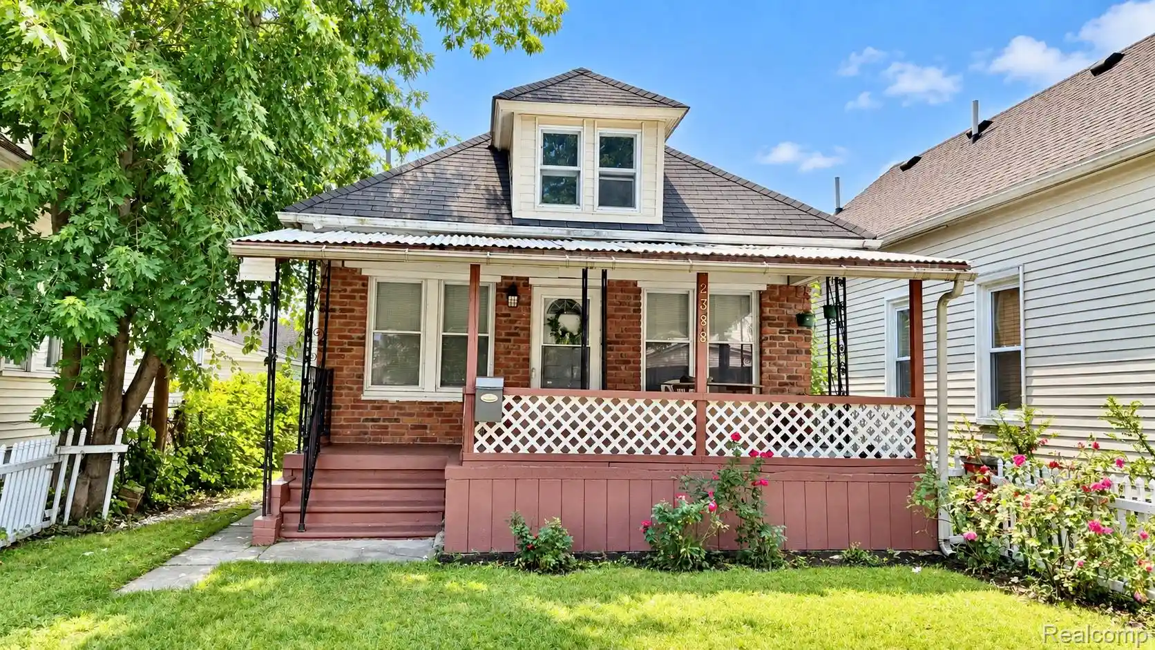 Photo 1 of Single family home for sale at 2388 Zinow St, Hamtramck, MI 48212 | MLS# 20261075452 | Listing updated on 2026-09-19
