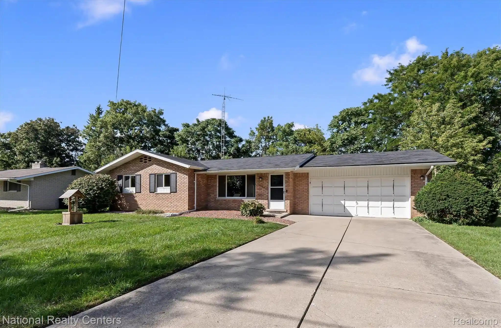 Photo 1 of Sale Pending at 2082 Kingswood Dr, Flint, MI 48507 | MLS# 20261075461 | Listing updated on 2026-10-23
