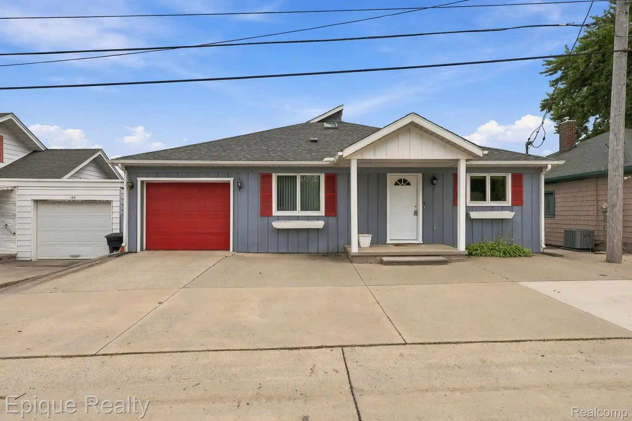 Photo 1 of Single family home for sale at 109 Gratiot Blvd, Marysville, MI 48040 | MLS# 20261075497 | Listing updated on 2026-09-19
