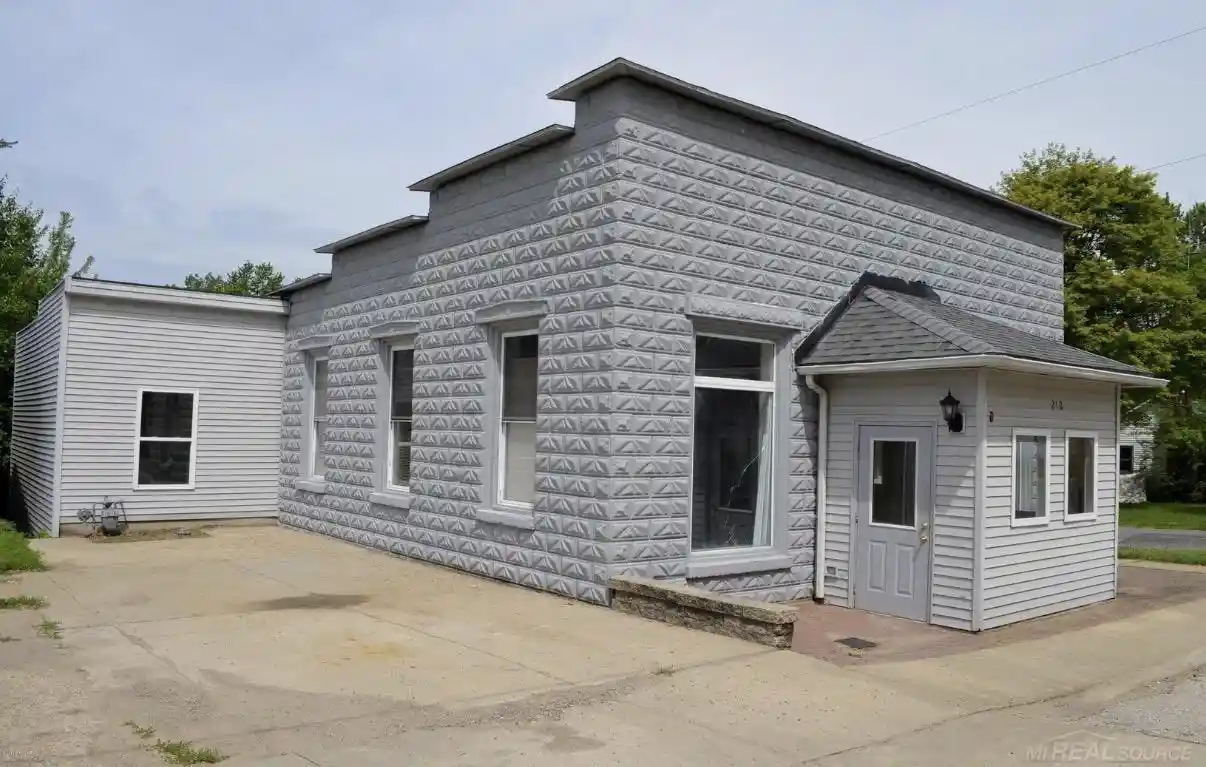 Photo 1 of Single family home for sale at 210 N Van Buren St, Bloomingdale, MI 49026 | MLS# 58050222219 | Listing updated on 2026-09-29