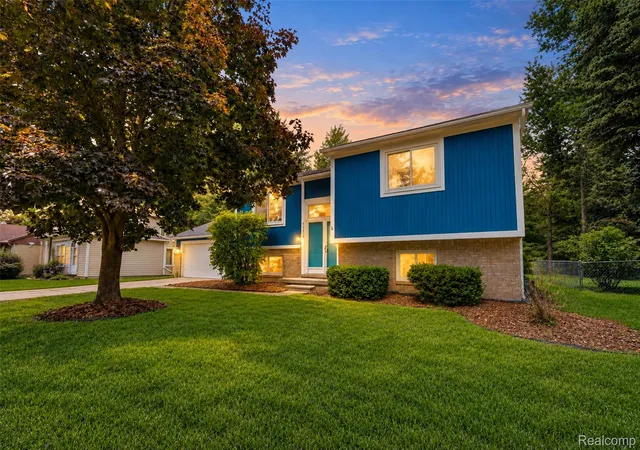 Photo 1 of Single family home for sale at 30530 Ambeth St, Farmington Hills, MI 48336 | MLS# 20261075766 | Listing updated on 2026-10-28