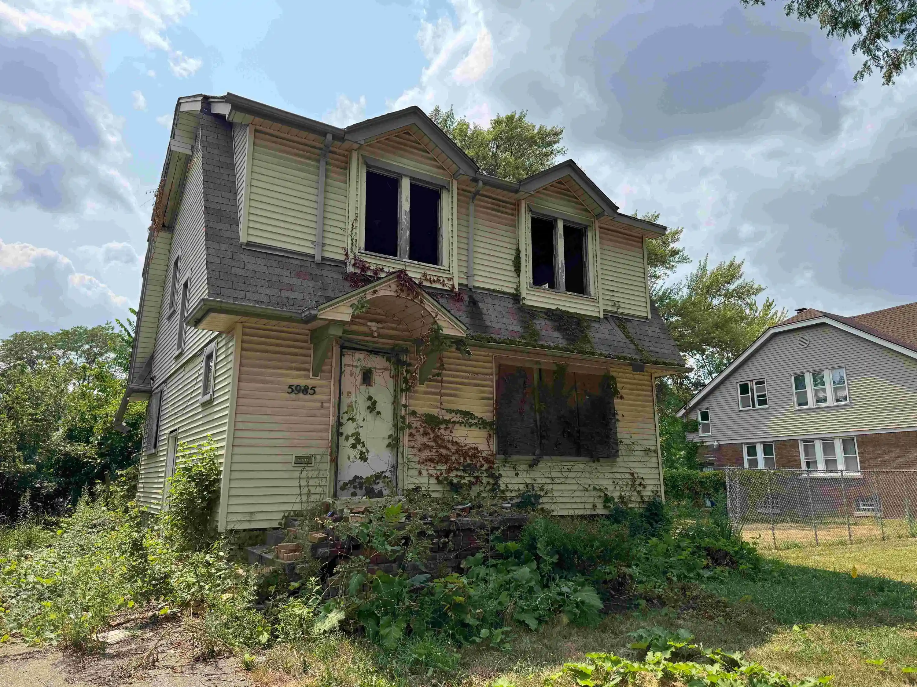 Photo 1 of Single family home for sale at 5985 Lakeview St, Eastpointe, MI 48213 | MLS# 81026049981 | Listing updated on 2026-09-23