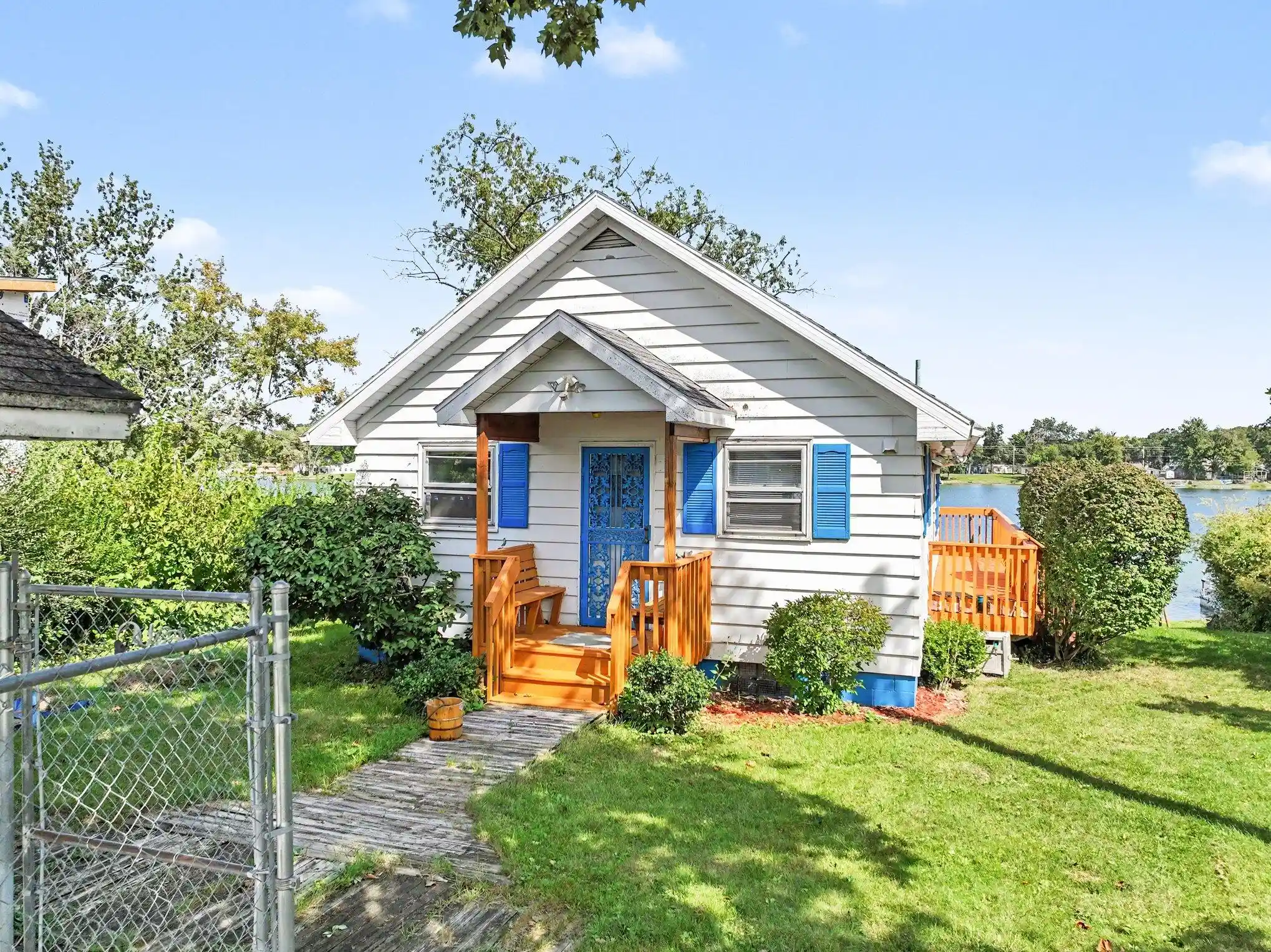 Photo 1 of Single family home for sale at 24998 Lakeshore Dr, Dowagiac, MI 49047 | MLS# 69026049993 | Listing updated on 2026-09-24
