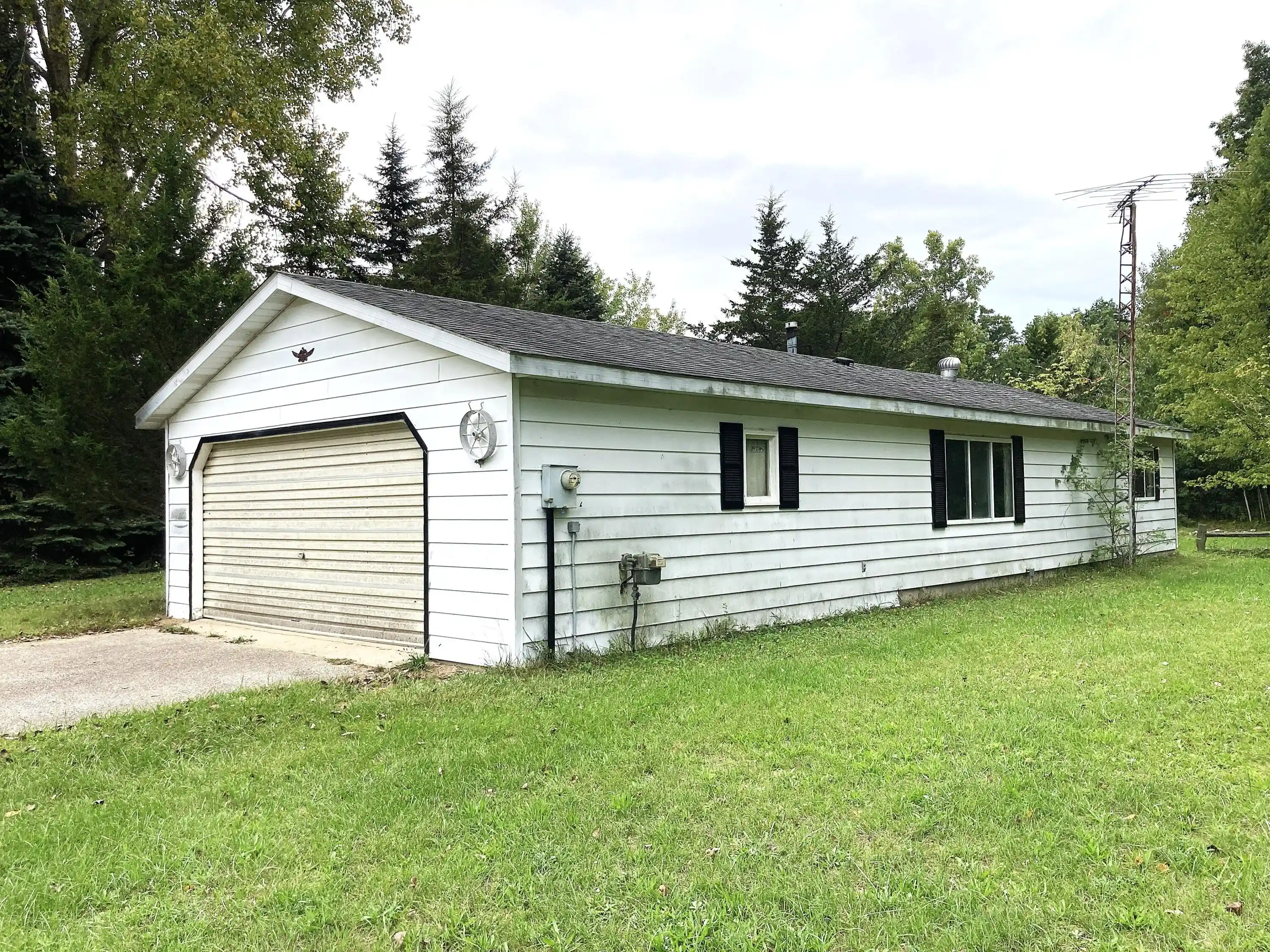 Photo 1 of Single family home for sale at 9323 Eva Dr, Crystal, MI 48818 | MLS# 72026050003 | Listing updated on 2026-10-28