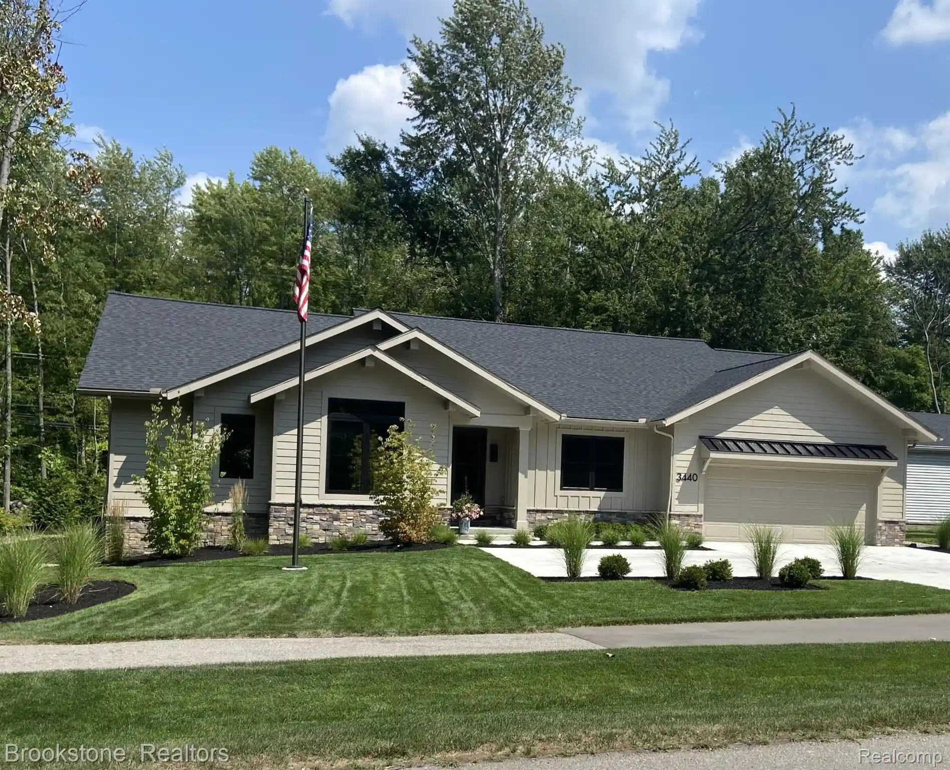 Photo 1 of Single family home for sale at 3440 N Squirrel Rd, Auburn Hills, MI 48326 | MLS# 20261075849 | Listing updated on 2026-09-21