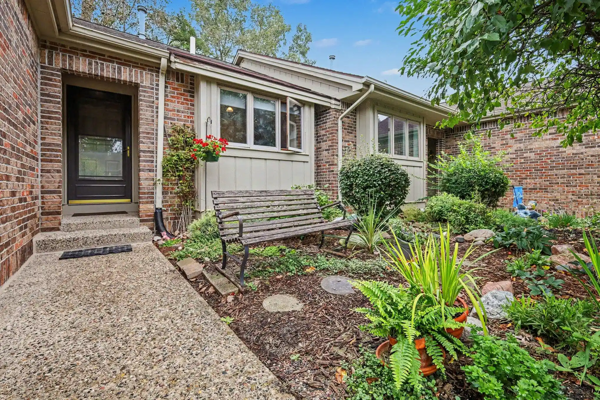 Listing Photo 1 - Condo for sale in 3114 Maple Villa Dr SE located at 3114 Maple Villa Dr SE, Grand Rapids, MI 49508 - Unit 3114 Maple Villa Dr SE