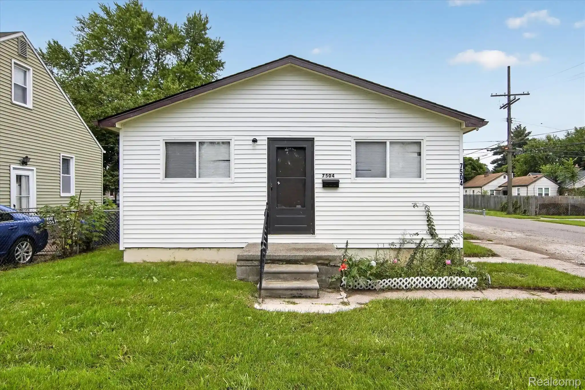 Photo 1 of Single family home for sale at 7504 Lozier Ave, Warren, MI 48091 | MLS# 20261076012 | Listing updated on 2026-10-16