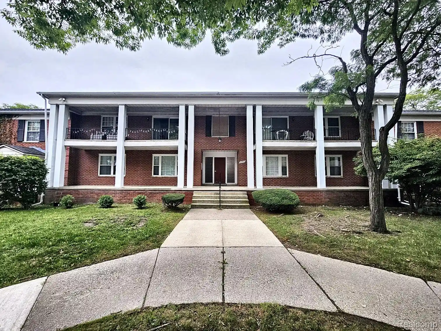 Listing Photo 1 - Condo for sale in 27718 W Echo Vly located at 27718 W Echo Vly, Farmington Hills, MI 48334 - Unit #216