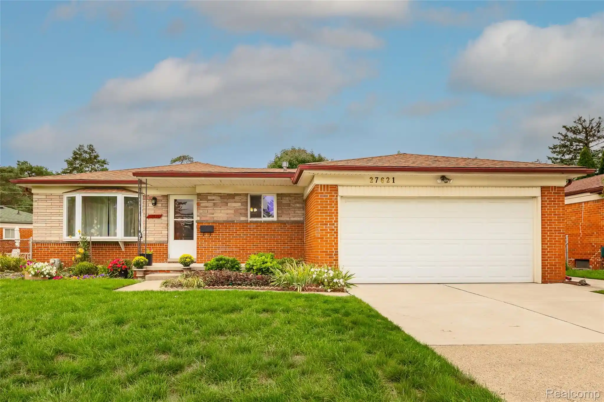 Photo 1 of Sale Pending at 27621 Thomas Ave, Warren, MI 48092 | MLS# 20261076259 | Listing updated on 2026-10-01