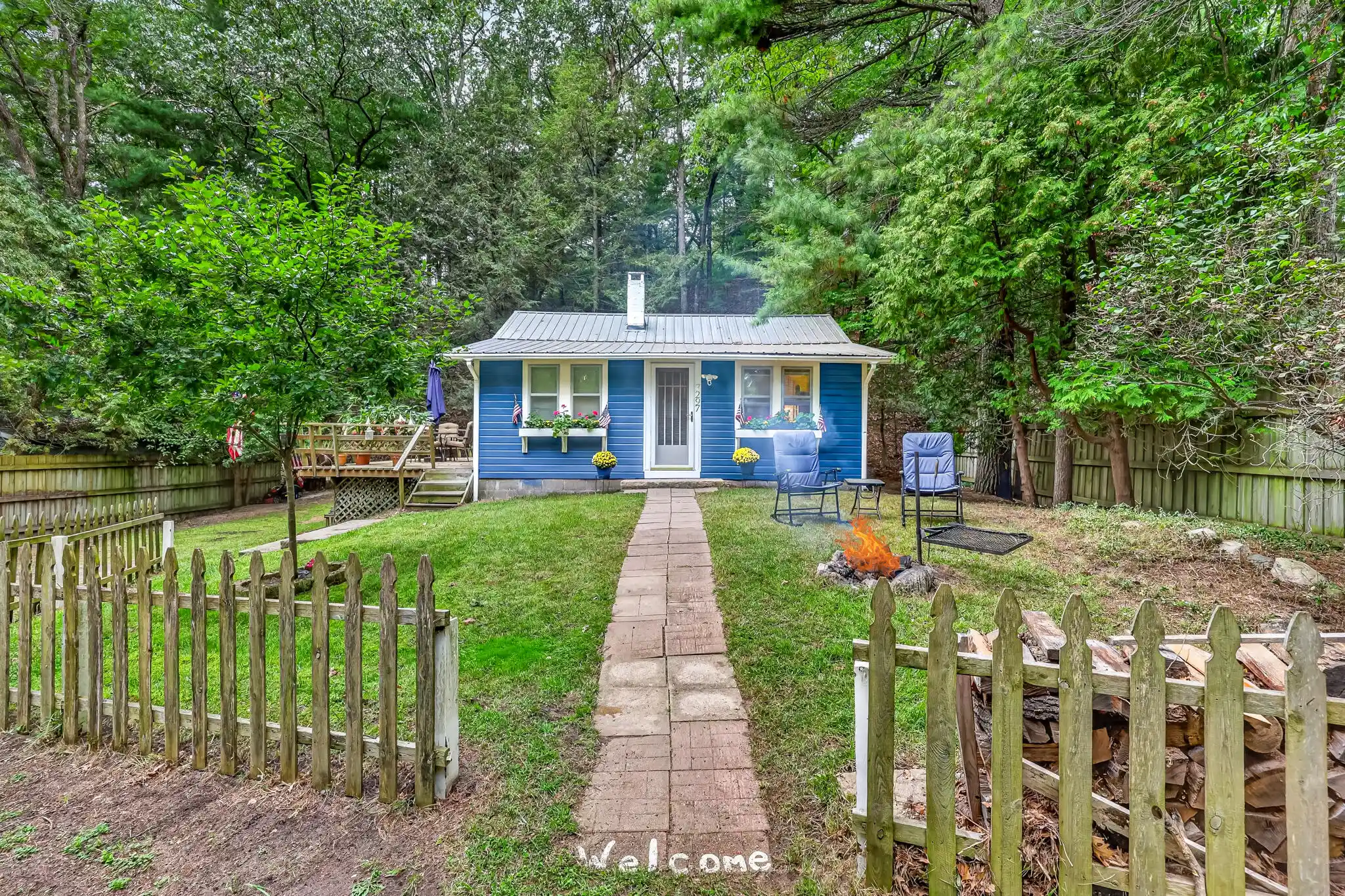 Photo 1 of Single family home for sale at 7297 S Lake Ave, Pentwater, MI 49449 | MLS# 67026050258 | Listing updated on 2026-10-16