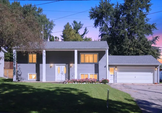 Photo 1 of Single family home for sale at 1761 Fulton St W, Grand Rapids, MI 49504 | MLS# 65026050335 | Listing updated on 2026-10-26