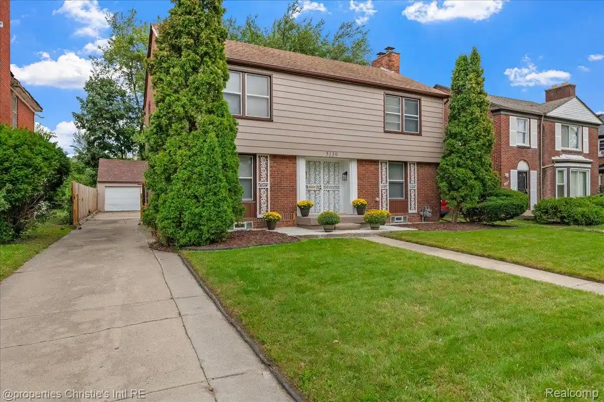 Photo 1 of Single family home for sale at 5139 W Outer Dr, Detroit, MI 48235 | MLS# 20261076402 | Listing updated on 2026-10-28