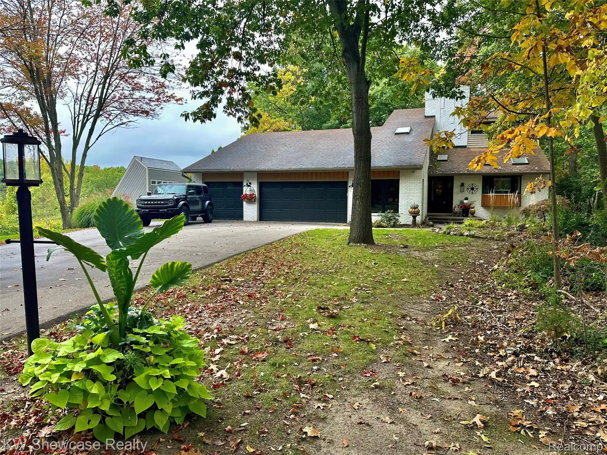 Photo 1 of Single family home for sale at 1510 Milford Hills Dr, Milford, MI 48381 | MLS# 20261076406 | Listing updated on 2026-10-25