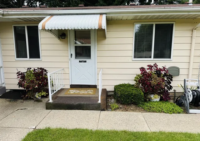Photo 1 of Condo for sale at 5831 Leisure S Dr Se, Grand Rapids, MI 49548 | MLS# 65026050351 | Listing updated on 2026-10-26