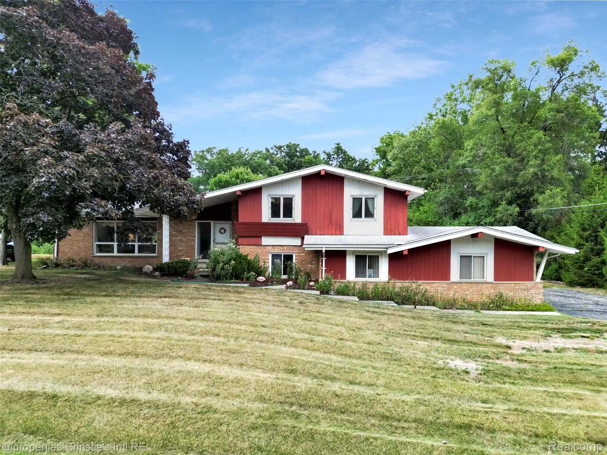 Photo 1 of Single family home for sale at 1342 Lake Crescent Dr, Bloomfield Hills, MI 48302 | MLS# 20261076454 | Listing updated on 2026-09-27