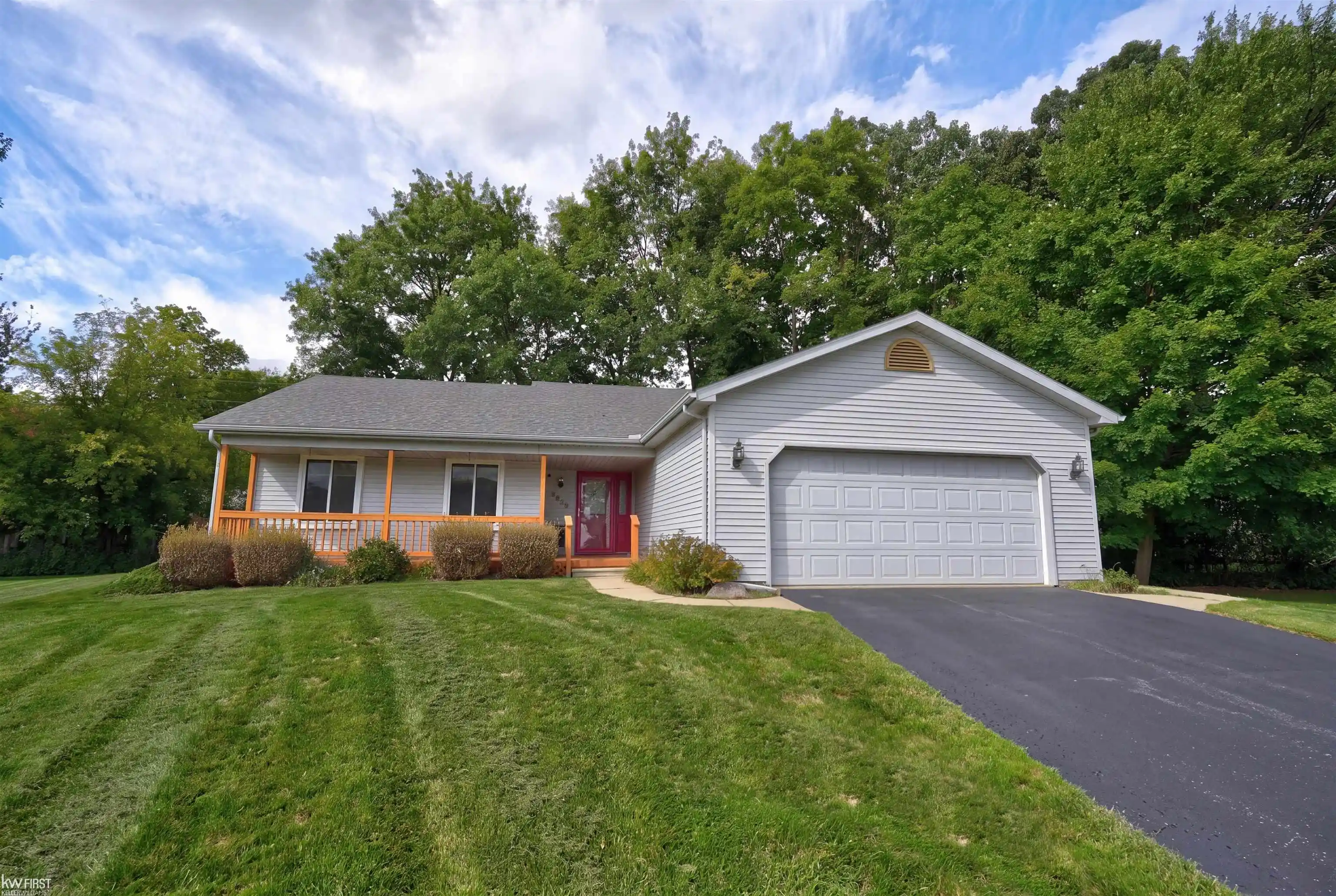 Photo 1 of Sale Pending at 2680 Tomahawk Ct, Waterford, MI 48328 | MLS# 5050222548 | Listing updated on 2026-09-28
