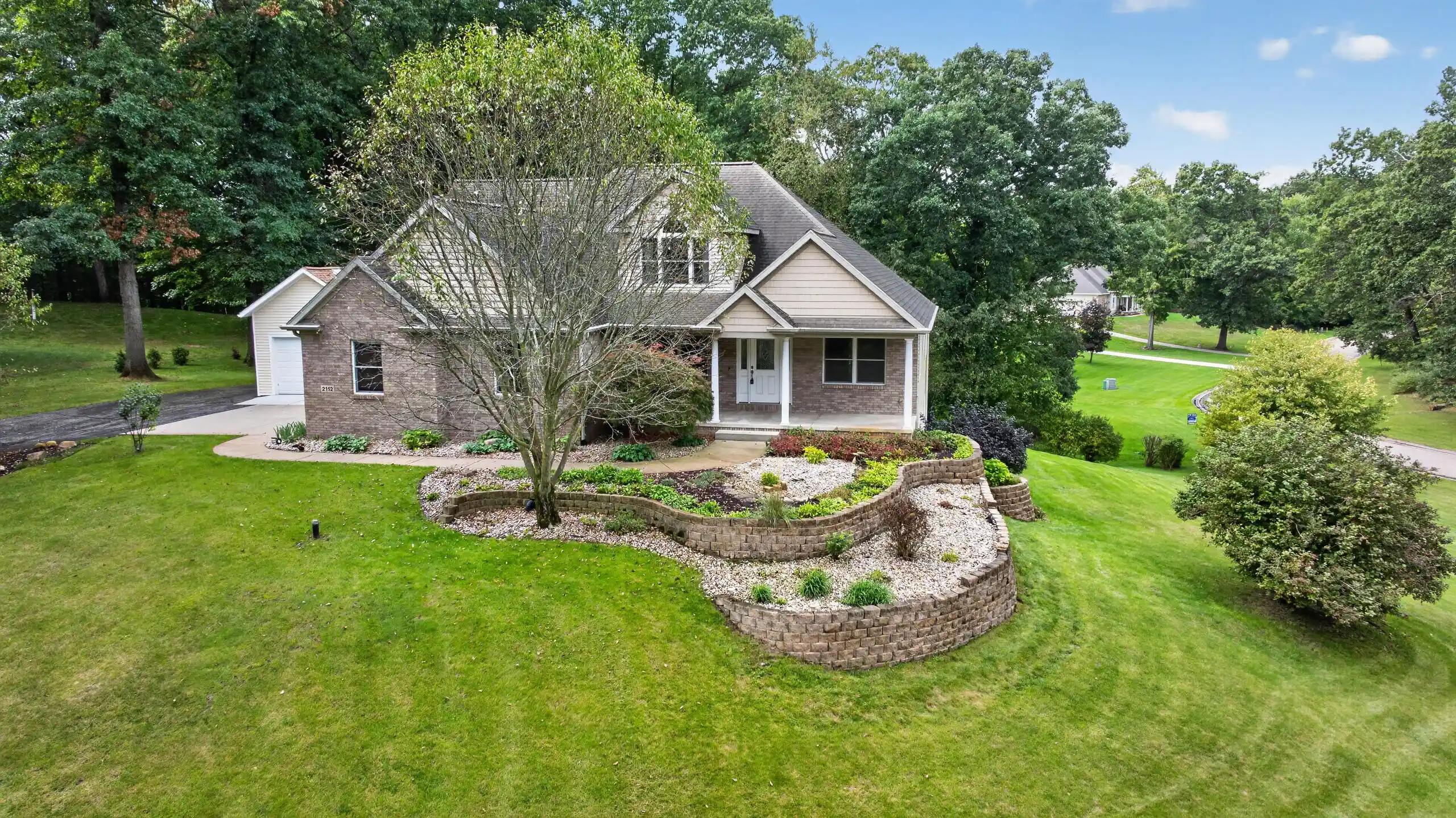 Photo 1 of Single family home for sale at 2112 Scenic Hills Dr, Jackson, MI 49201 | MLS# 81026050425 | Listing updated on 2026-09-25