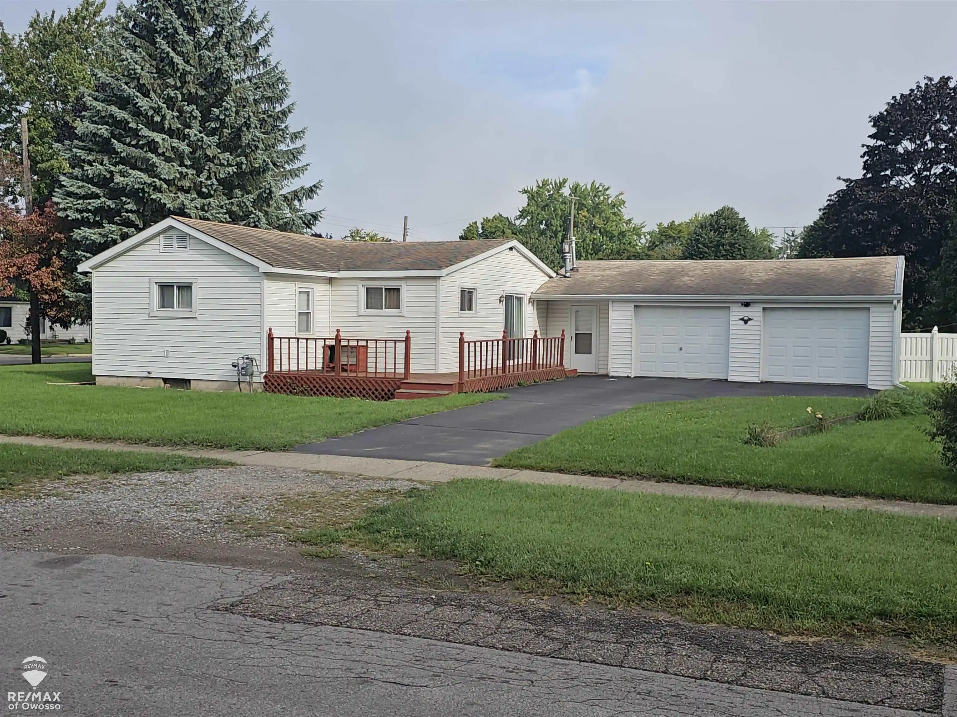 Photo 1 of Single family home for sale at 1011 Walnut St, Owosso, MI 48867 | MLS# 60050222598 | Listing updated on 2026-09-28