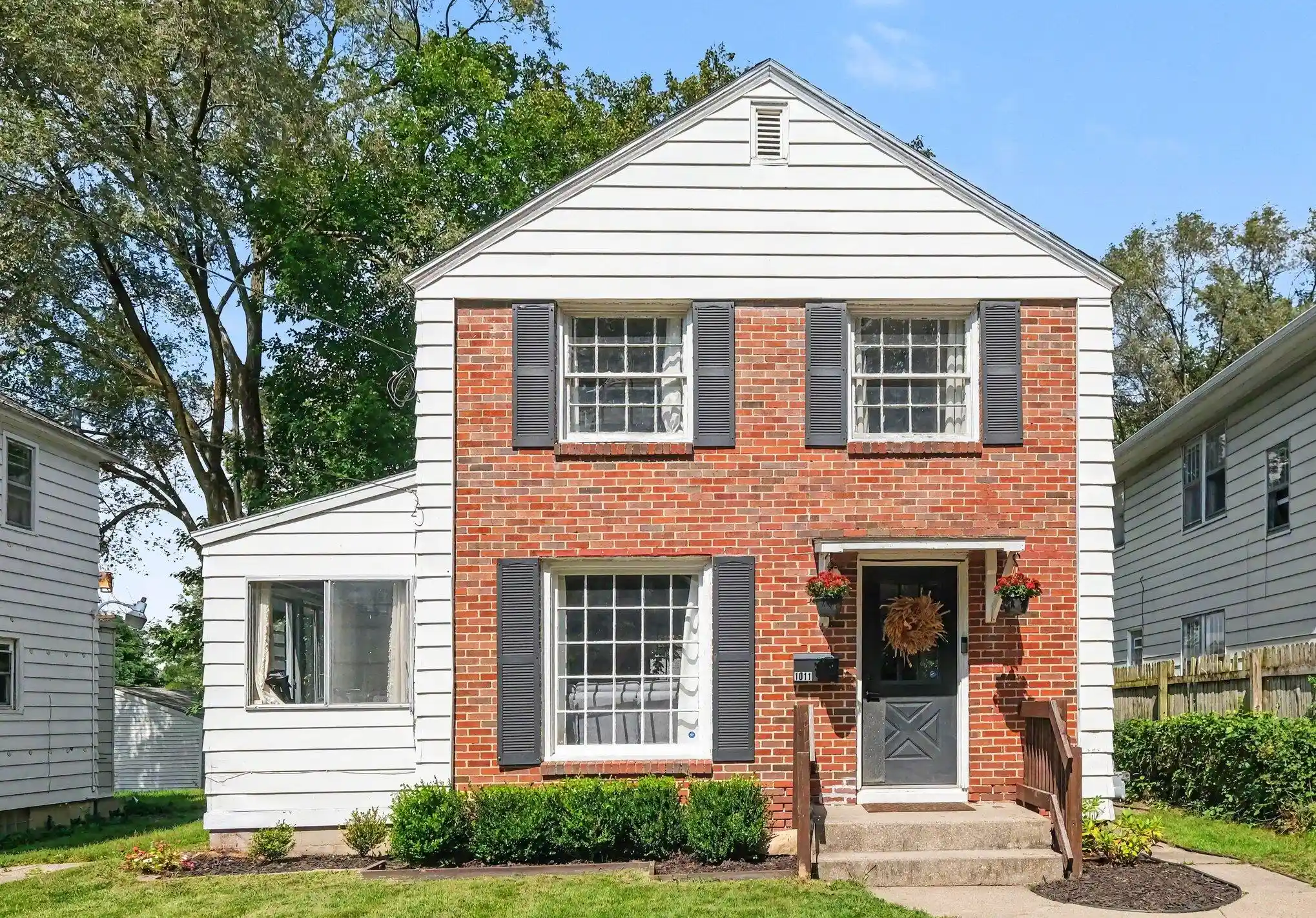 Photo 1 of Single family home for sale at 1011 Dickinson St Se, Grand Rapids, MI 49507 | MLS# 65026050452 | Listing updated on 2026-10-21