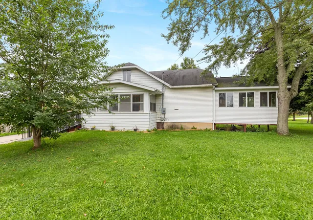 Photo 1 of Sale Pending at 4032 Richmond St Nw, Grand Rapids, MI 49534 | MLS# 65026050467 | Listing updated on 2026-10-25