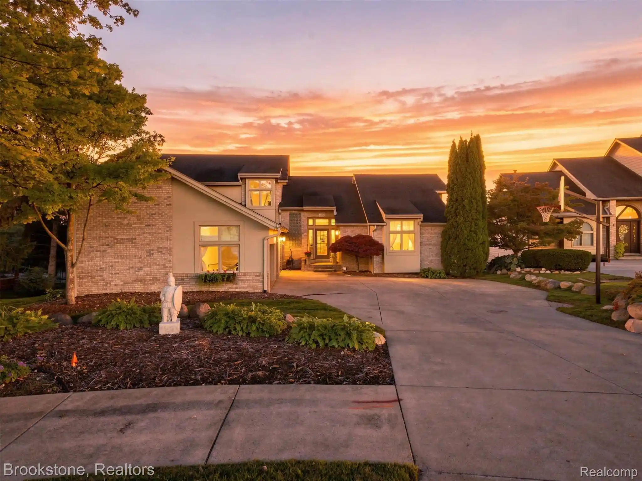 Photo 1 of Single family home for sale at 2613 Cvs Bay Dr, Waterford, MI 48329 | MLS# 20261076662 | Listing updated on 2026-10-01