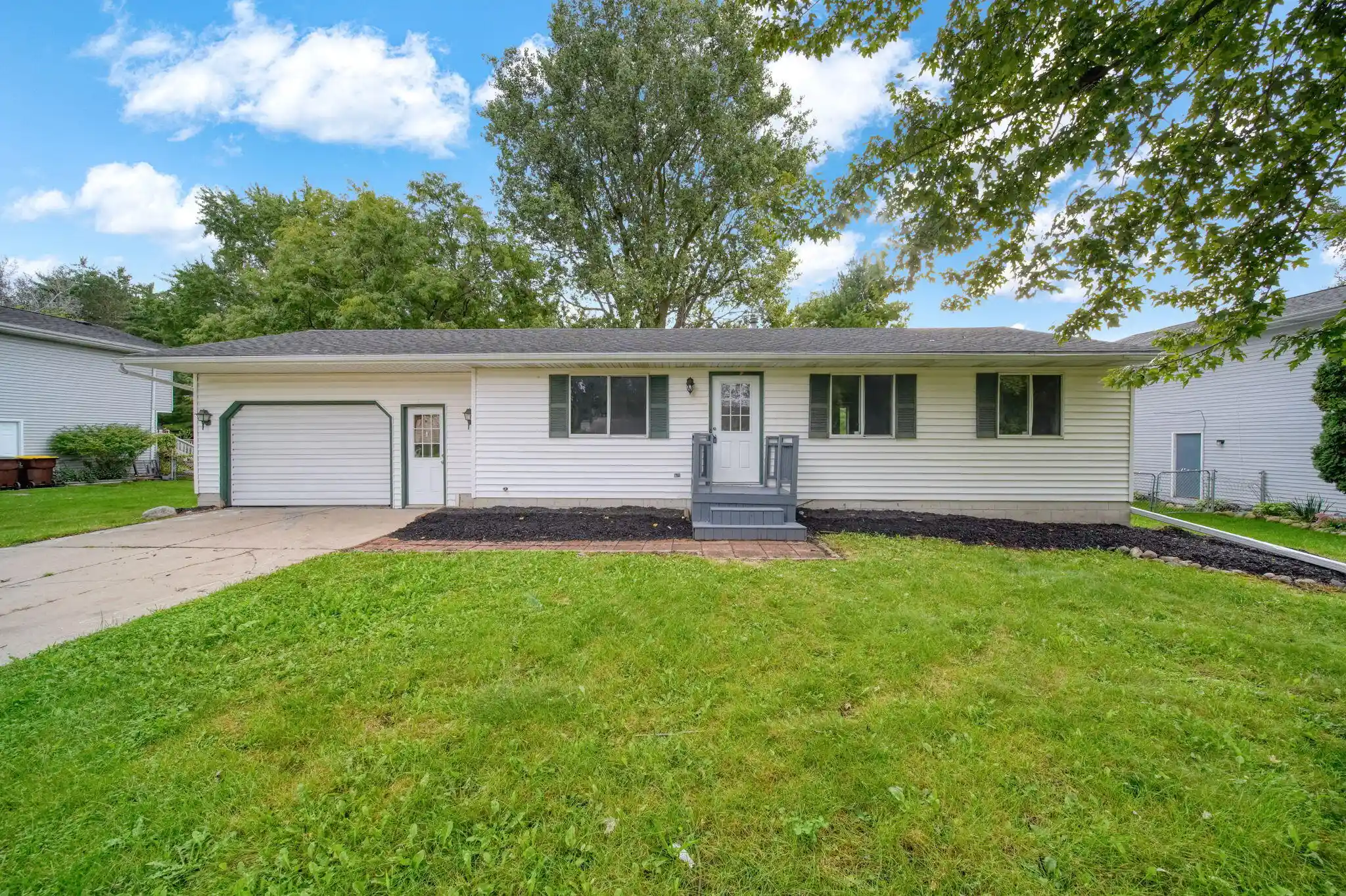 Photo 1 of Single family home for sale at 2520 Lanier Ct, Lansing, MI 48911 | MLS# 55026050469 | Listing updated on 2026-10-22