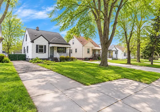 Photo 1 of Single family home for sale at 2980 Greenfield Rd, Berkley, MI 48072 | MLS# 58050222644 | Listing updated on 2026-10-27