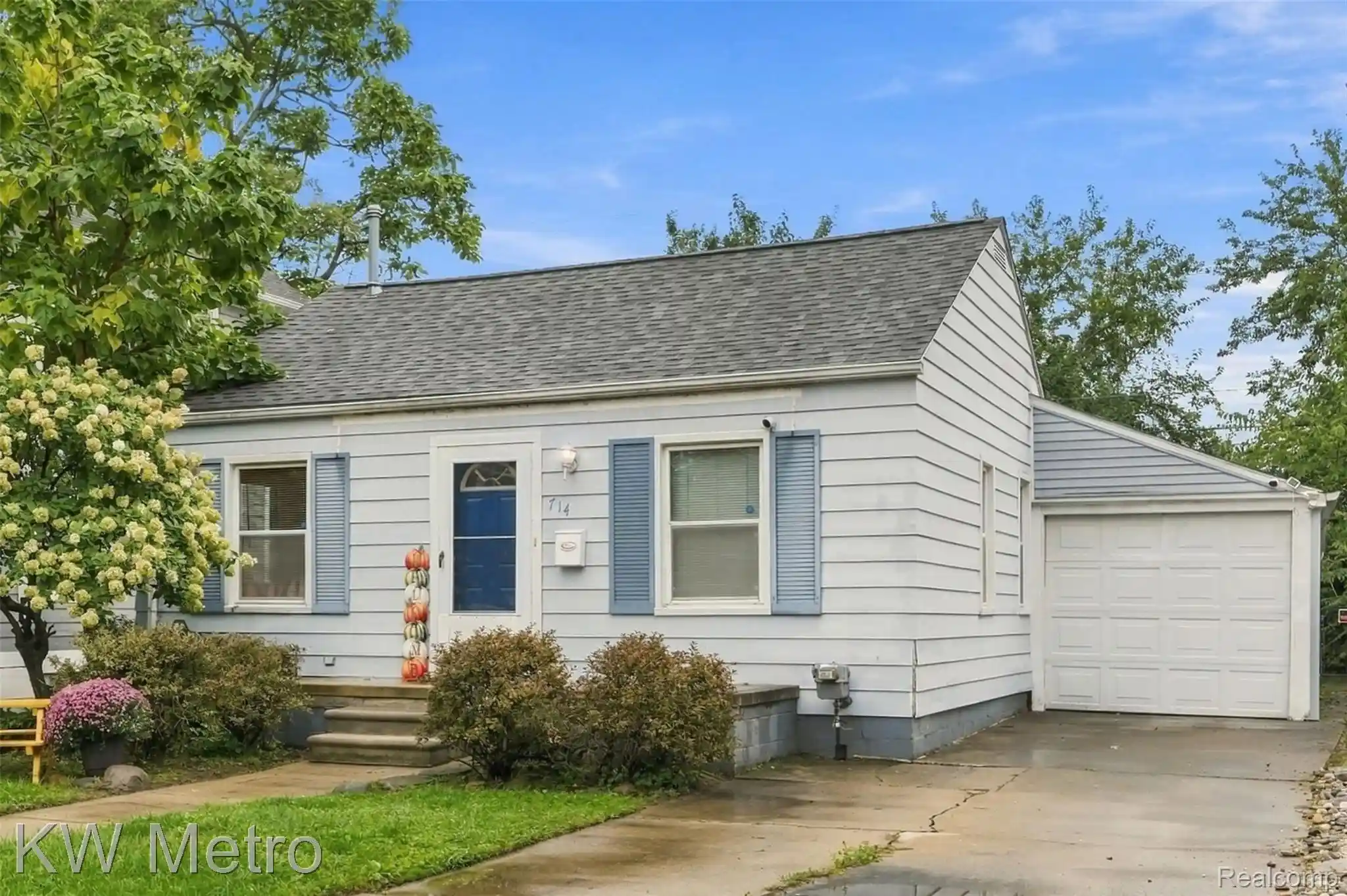 Photo 1 of Single family home for sale at 714 Devillen Ave, Royal Oak, MI 48073 | MLS# 20261076814 | Listing updated on 2026-09-24