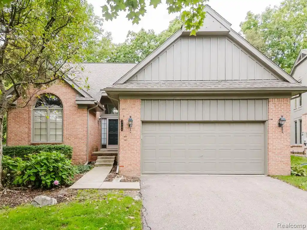 Listing Photo 1 - Condo for sale in 37704 Avon Ln located at 37704 Avon Ln, Farmington Hills, MI 48331 - Unit 37704 Avon Ln