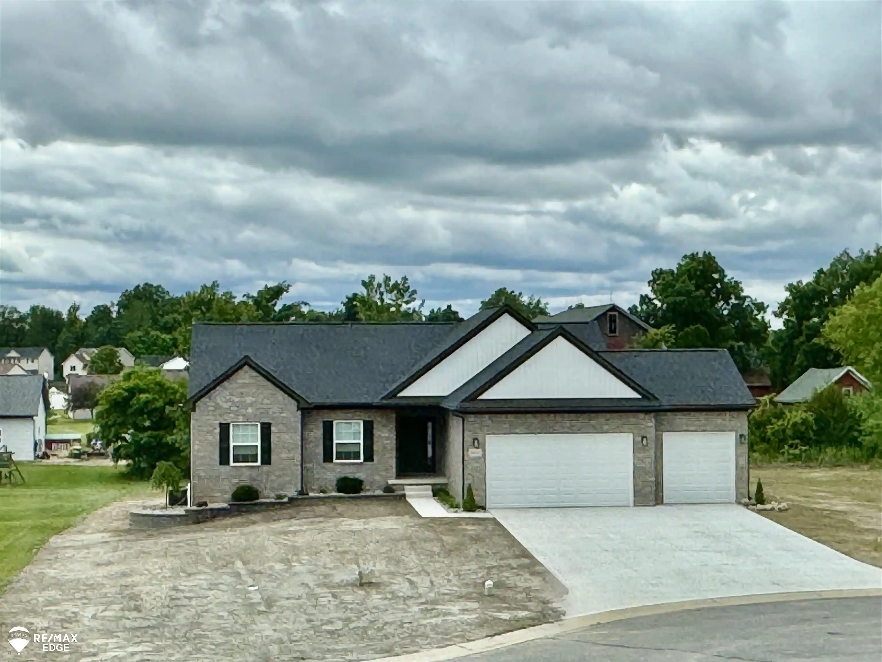 Photo 1 of Sale Pending at 8317 Peninsula Cir, Grand Blanc, MI 48439 | MLS# 5050222746 | Listing updated on 2026-09-26