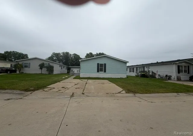 Photo 1 of Single family home for sale at 21548 48044, Macomb, MI 48044 | MLS# 20261077109 | Listing updated on 2026-10-28