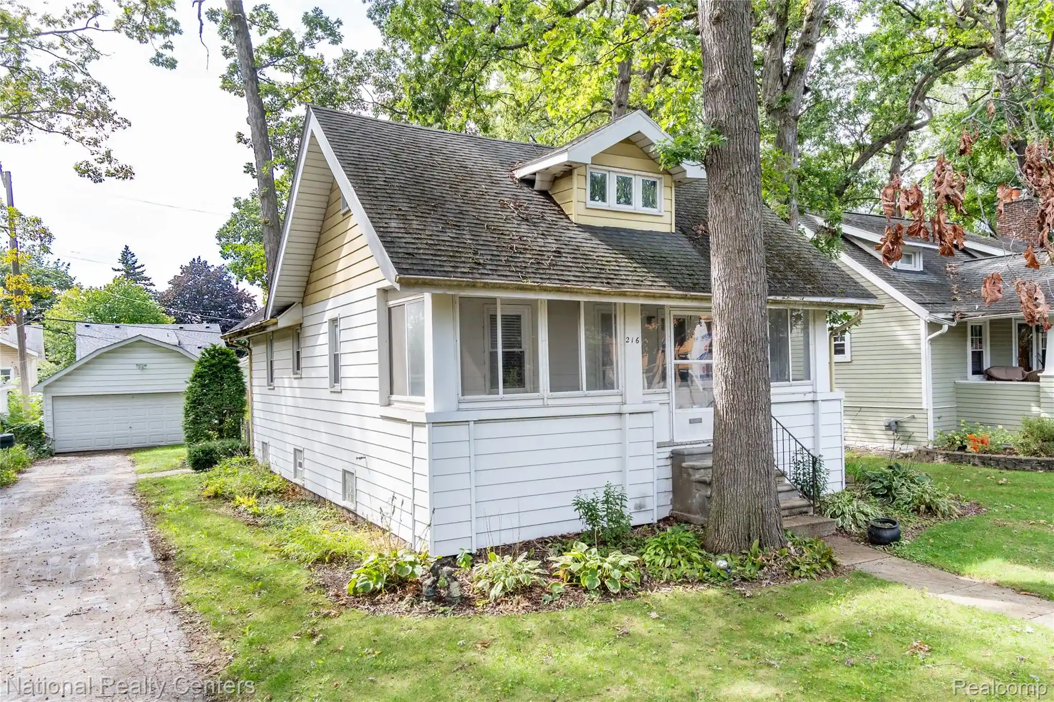 Photo 1 of Single family home for sale at 216 Rhode Is Ave, Royal Oak, MI 48067 | MLS# 20261077185 | Listing updated on 2026-10-31