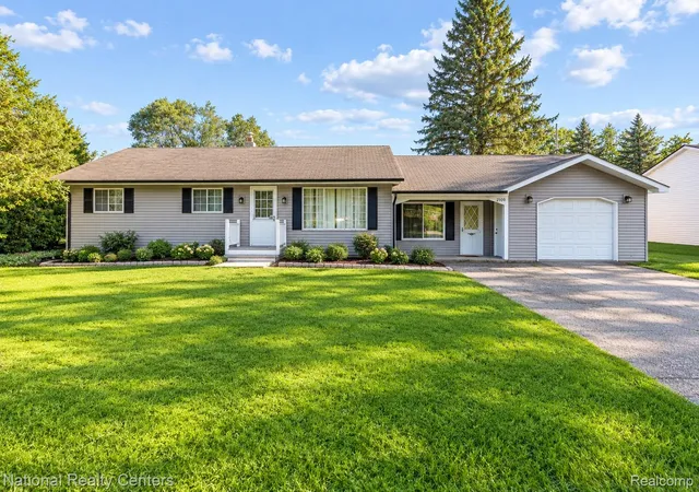 Photo 1 of Sale Pending at 2700 W Walton Blvd, Waterford, MI 48329 | MLS# 20261077210 | Listing updated on 2026-10-25
