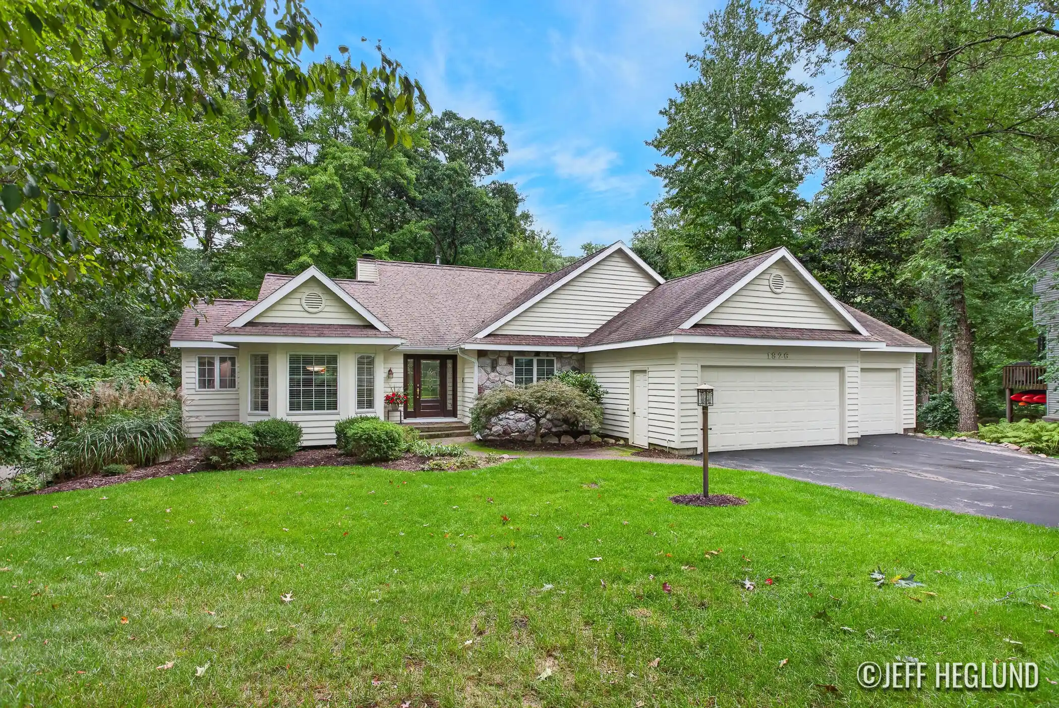 Photo 1 of Single family home for sale at 1926 Country Brk Dr Se, Ada, MI 49301 | MLS# 65026050843 | Listing updated on 2026-10-15