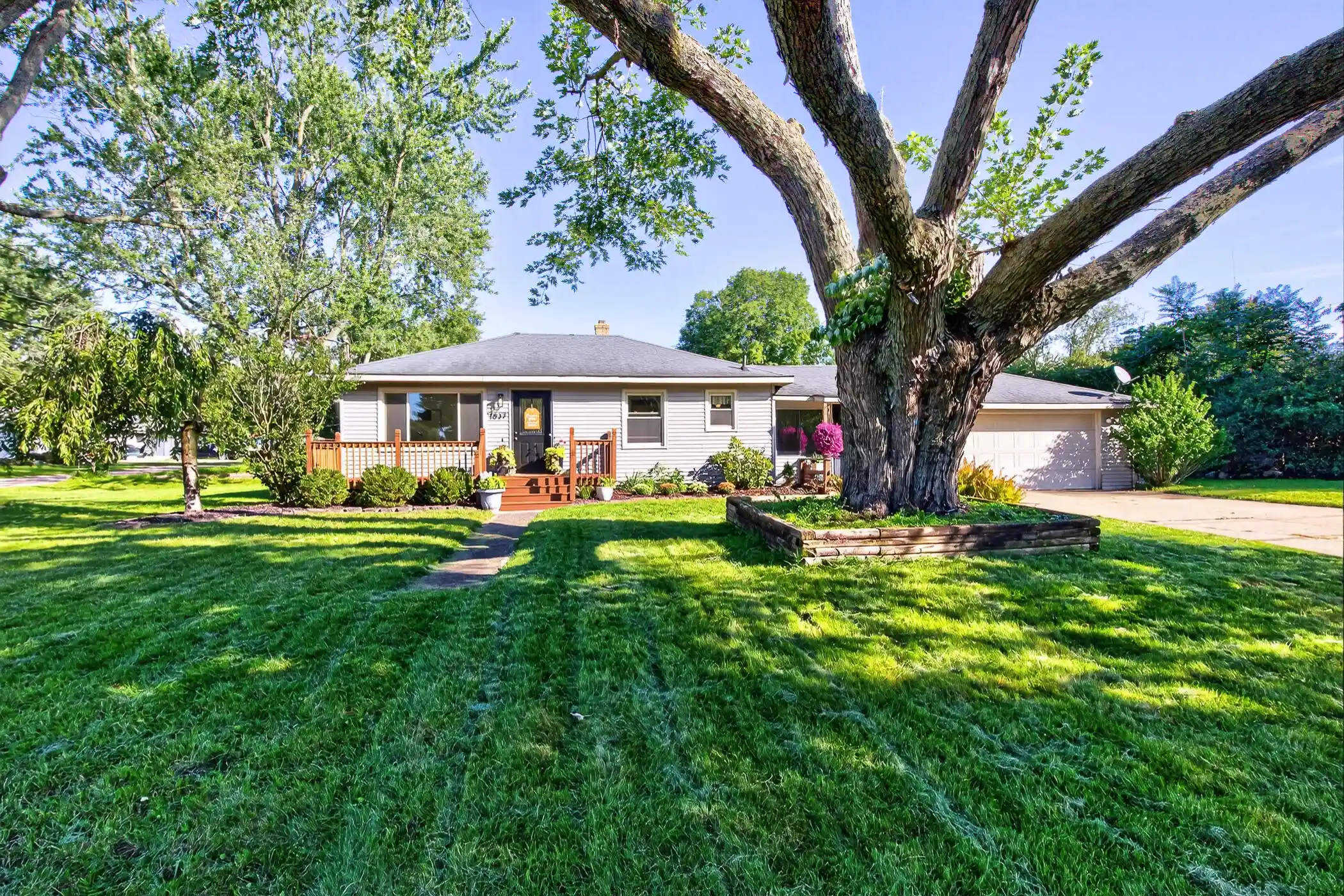 Photo 1 of Sale Pending at 1837 Providence St Ne, Grand Rapids, MI 49525 | MLS# 65026050924 | Listing updated on 2026-10-03