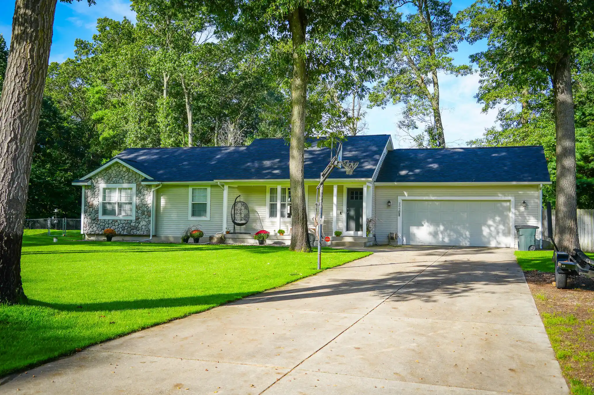 Photo 1 of Sale Pending at 2063 Rambling Oak Dr, Muskegon, MI 49445 | MLS# 71026050925 | Listing updated on 2026-10-21