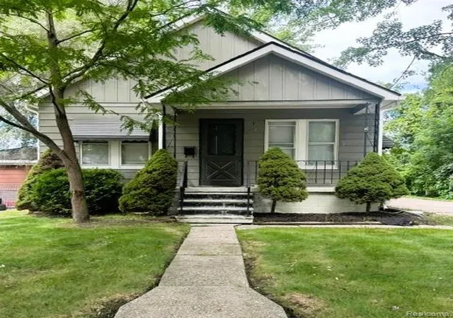 Photo 1 of Sale Pending at 54 W Hopkins Ave, Pontiac, MI 48340 | MLS# 20261077329 | Listing updated on 2026-10-26