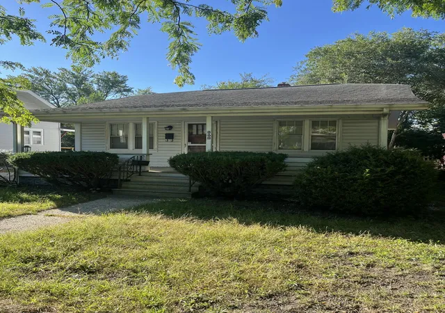 Photo 1 of Sale Pending at 863 E Isabella Ave, Muskegon, MI 49442 | MLS# 71026050958 | Listing updated on 2026-10-28