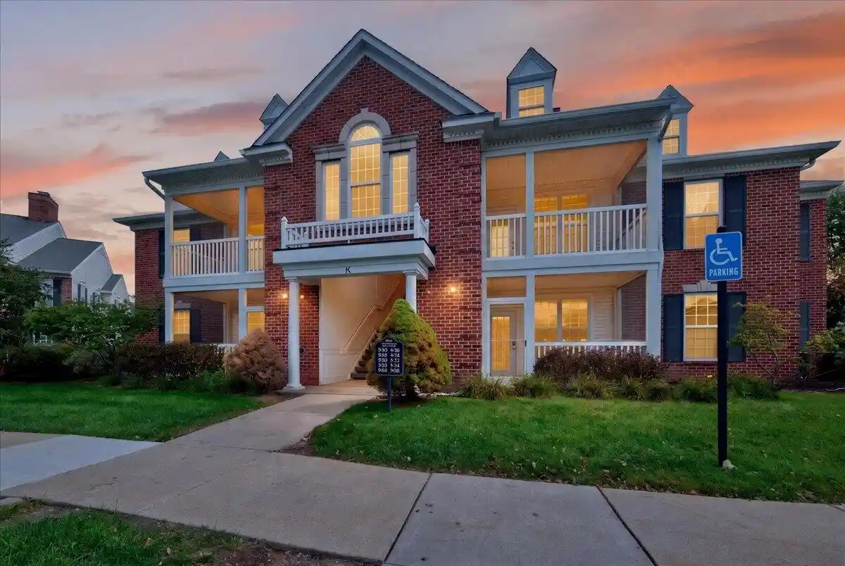 Photo 1 of Sale Pending at 932 W Summerfield Glen Cir, Ann Arbor, MI 48103 | MLS# 81026050957 | Listing updated on 2026-10-20