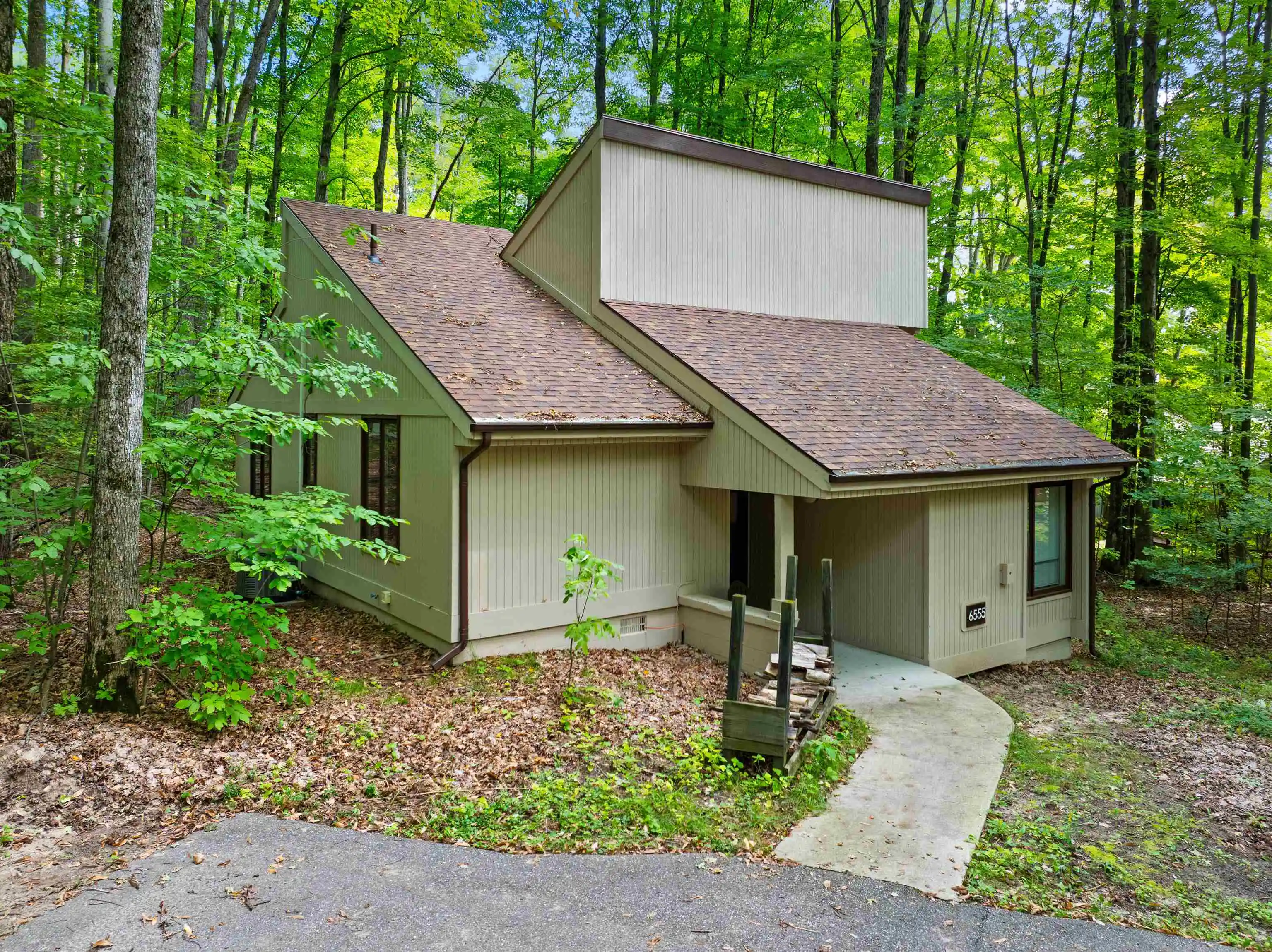 Single family home for sale at 6555 Kliffendorf Dr, Bellaire, MI 49615 | MLS# 78080073883