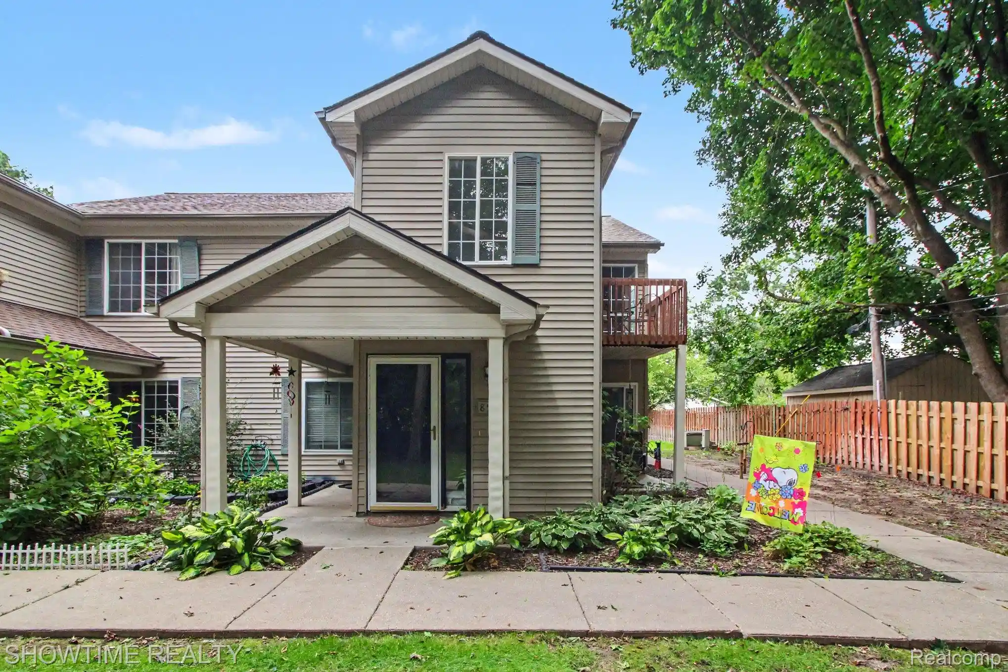Photo 1 of Sale Pending at 853 Saybrook Dr, Waterford, MI 48327 | MLS# 20261077387 | Listing updated on 2026-10-02