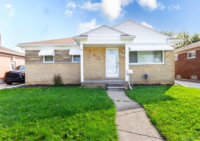 Photo 1 of Single family home for sale at 28100 Garfield St, Roseville, MI 48066 | MLS# 20261077394 | Listing updated on 2026-10-27
