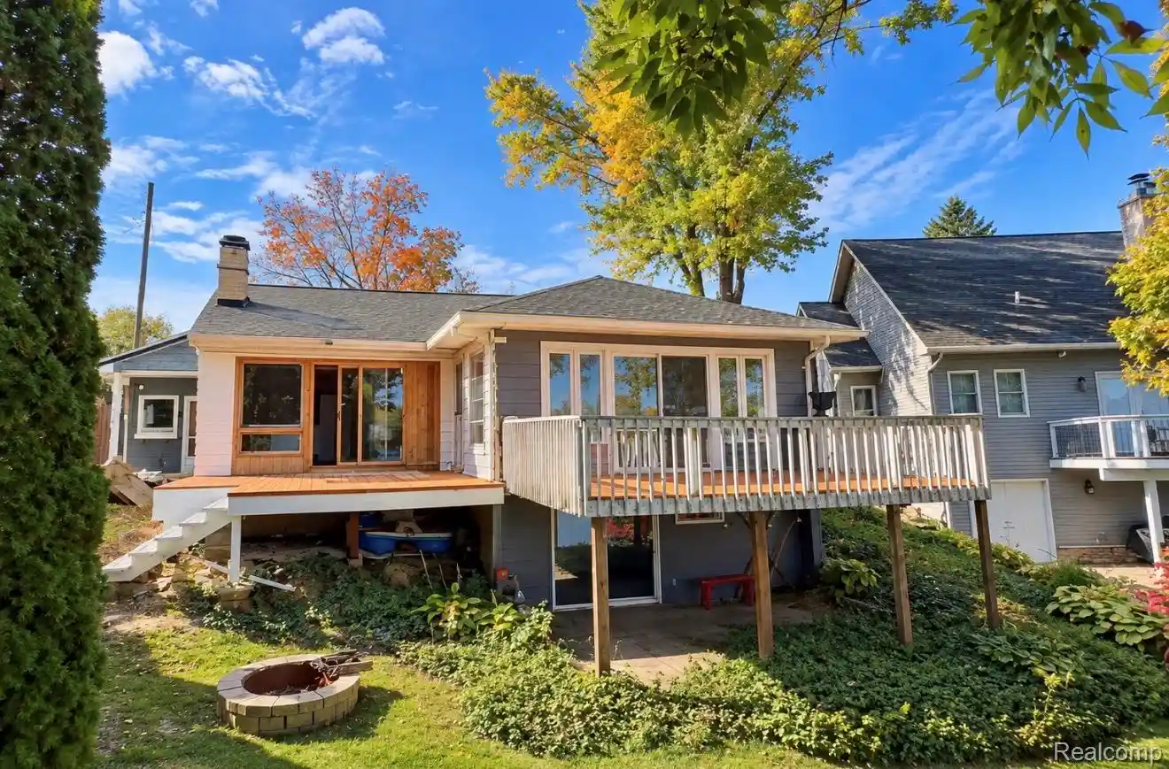 Photo 1 of Single family home for sale at 18425 Pellett Dr, Fenton, MI 48430 | MLS# 20261077416 | Listing updated on 2026-10-13