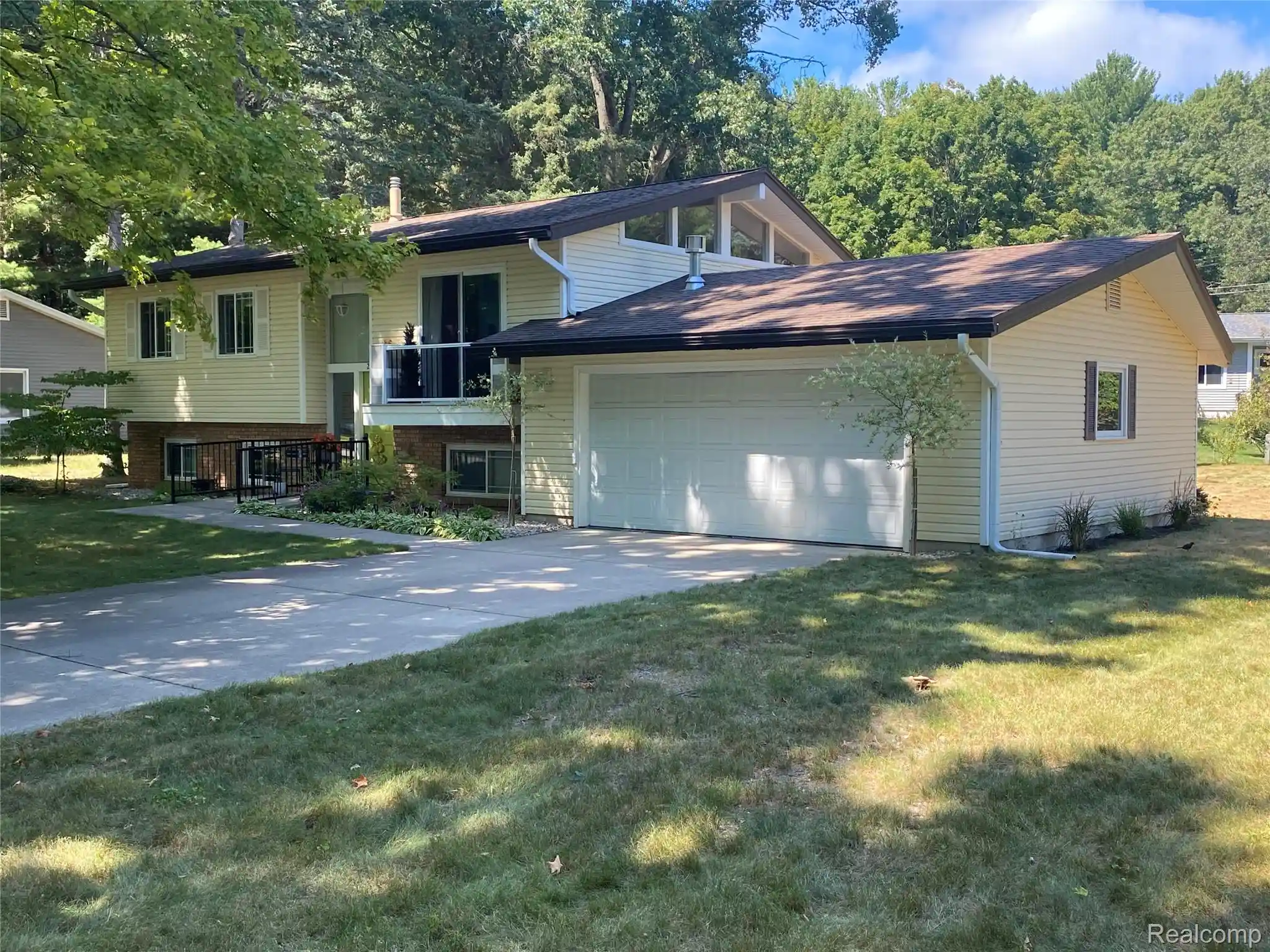 Photo 1 of Single family home for sale at 2115 Aspen Dr, Traverse City, MI 49686 | MLS# 20261077517 | Listing updated on 2026-10-24