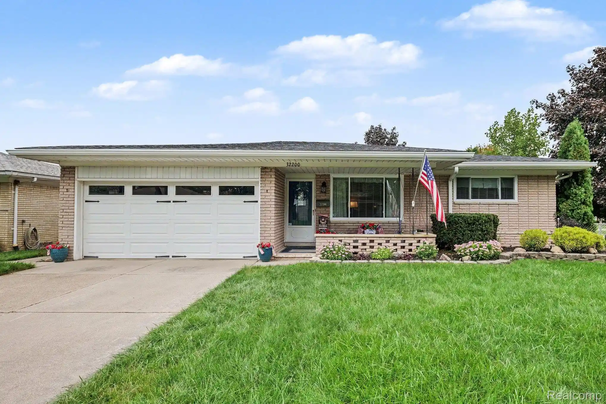 Photo 1 of Sale Pending at 32200 Whitley Cir, Warren, MI 48088 | MLS# 20261077550 | Listing updated on 2026-10-27