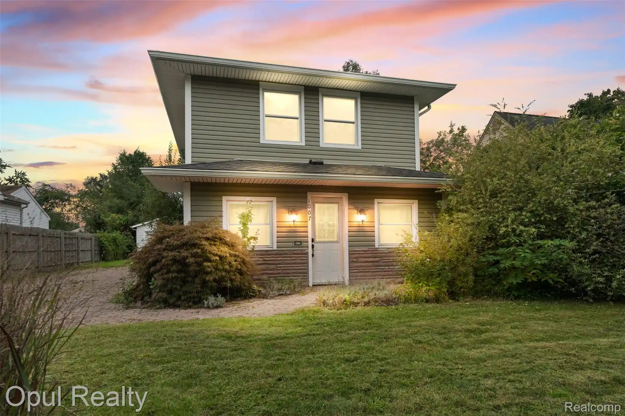 Photo 1 of Single family home for sale at 1007 Michigan St, Brighton, MI 48116 | MLS# 20261077593 | Listing updated on 2026-10-16