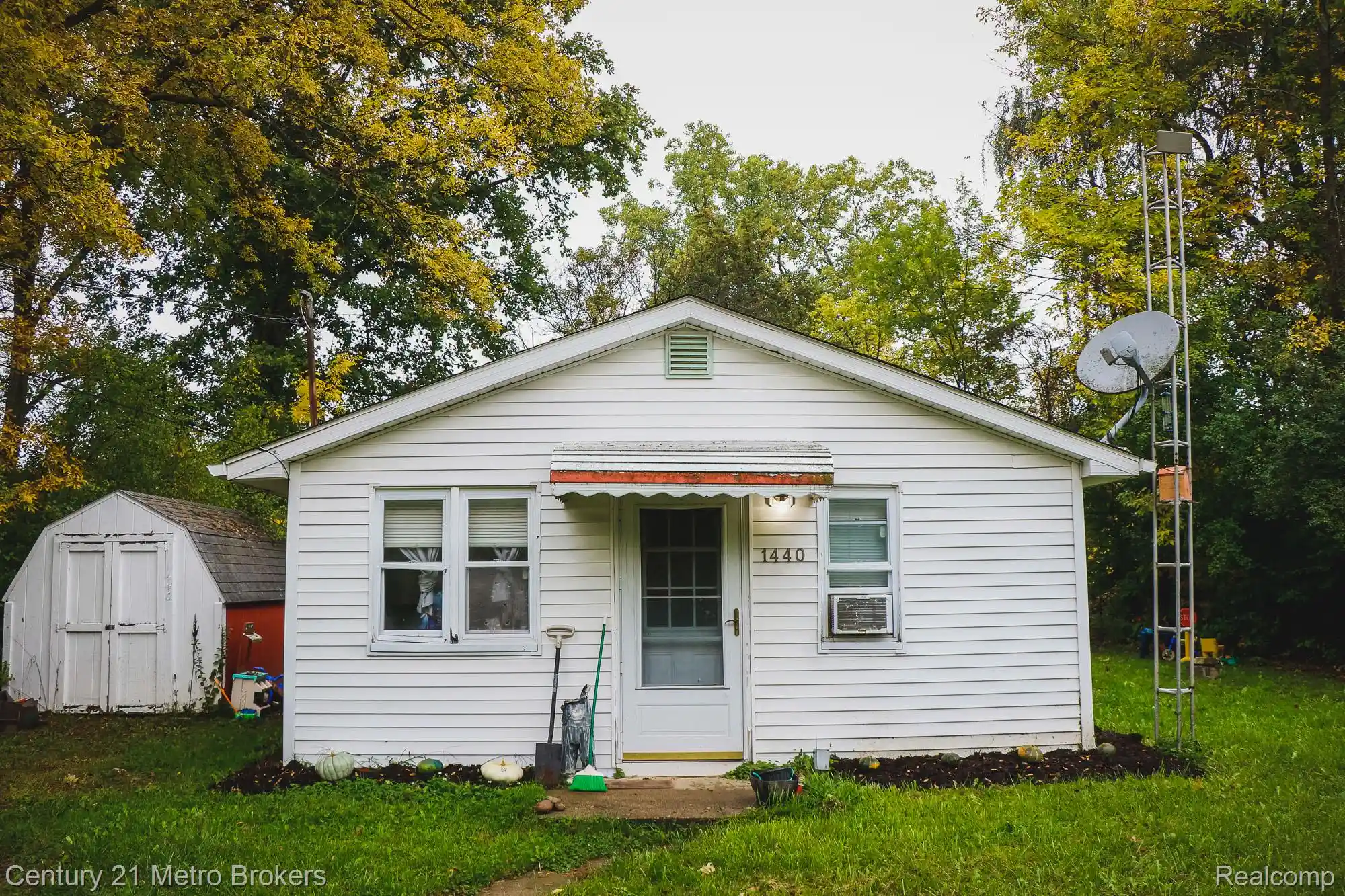 Single family home for sale at 1440 W Yale Ave, Flint, MI 48505 | MLS# 20261077601