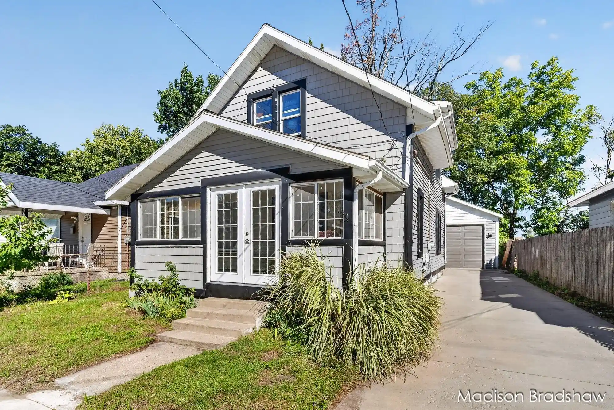Photo 1 of Sale Pending at 229 Fox St Sw, Grand Rapids, MI 49507 | MLS# 65026051166 | Listing updated on 2026-10-01