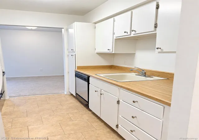 Photo 1 of Condo for sale at 30028 W 12 Mile Rd #32, Farmington Hills, MI 48334 | MLS# 20261077615 | Listing updated on 2026-10-26