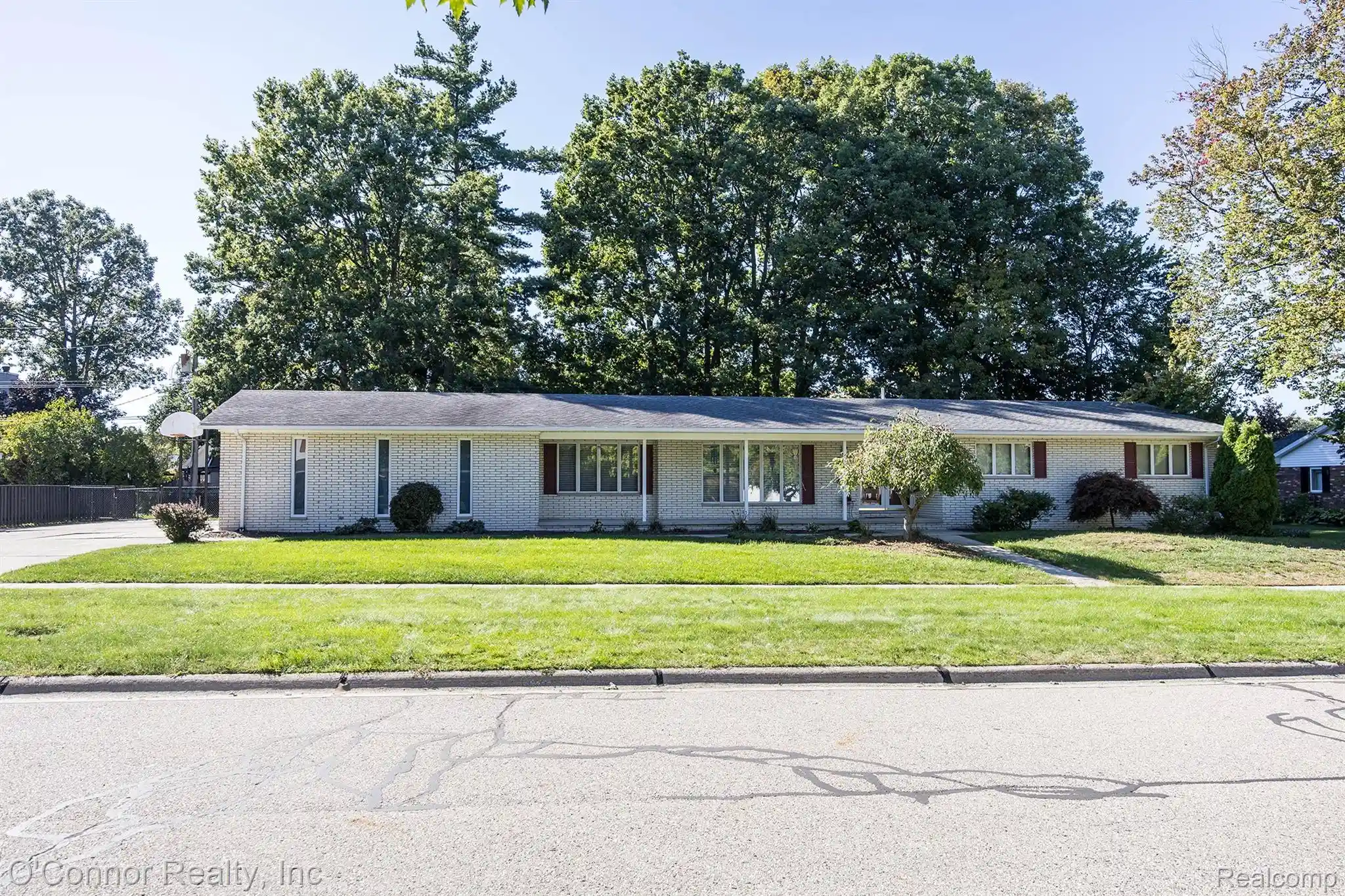 Photo 1 of Sale Pending at 948 Illinois St, Marysville, MI 48040 | MLS# 20261077631 | Listing updated on 2026-10-23